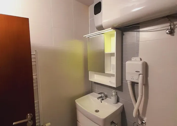 Belvedere Club H 305 בנסקו